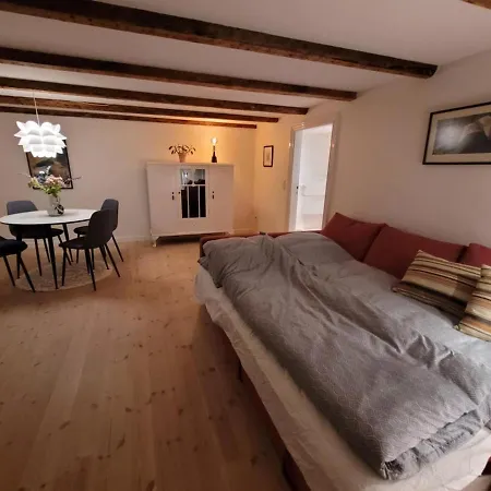 Apartment Fuga Kaelderlejlighed
